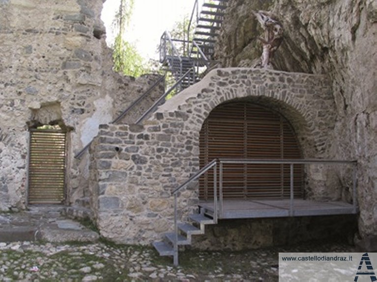 Cortile zona archeologica 2